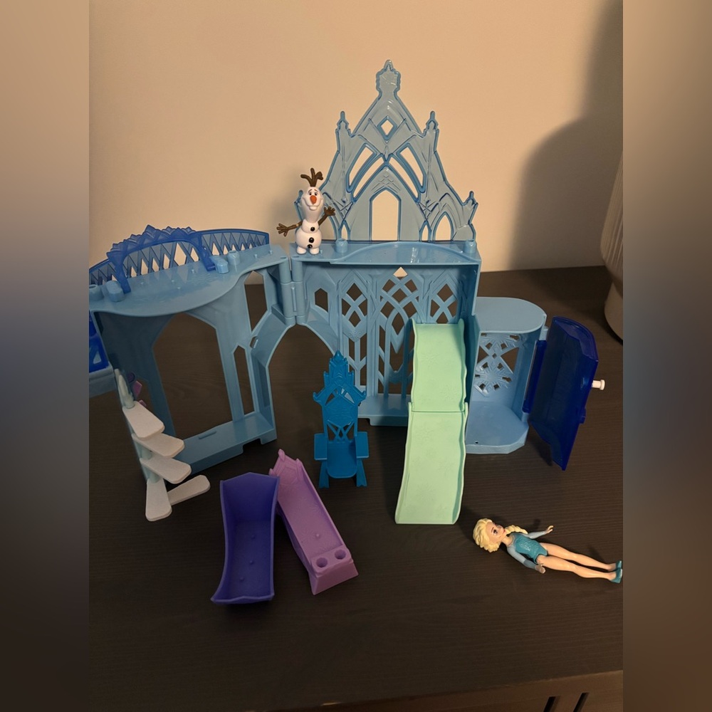 Frozen Castle Playset with Elsa and Olaf Figures